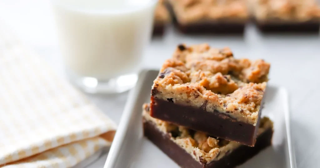 Brookie paloiksi leikattuna maidon kanssa.