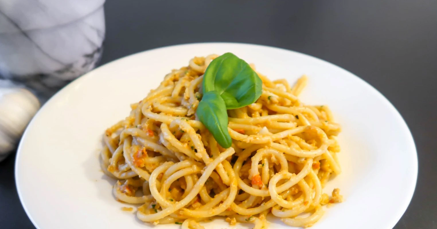 Pastaa ja cashew-pestoa.