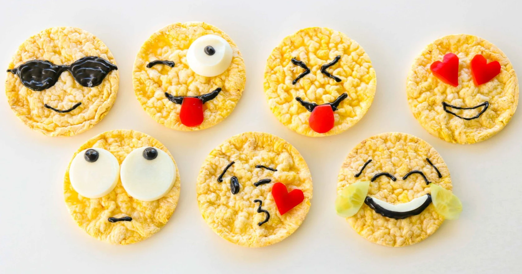 Emojin näköiset riisikakut.