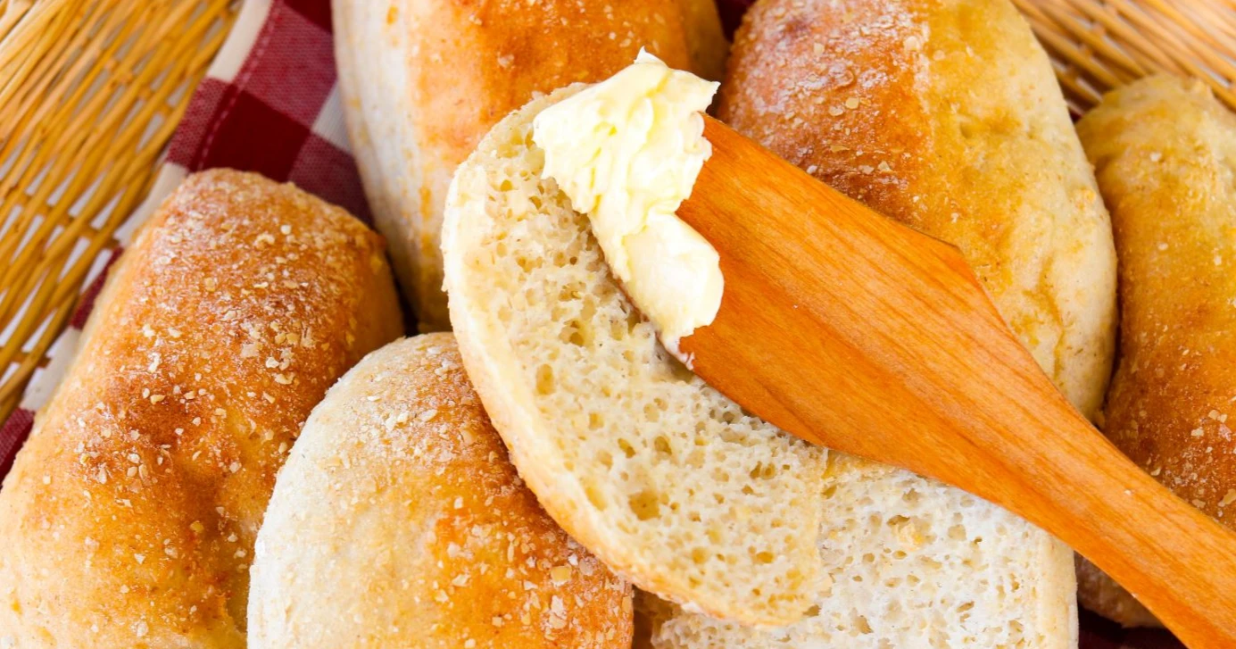 Pehmeät ja tuoreet gluteenittomat kaurasämpylät.