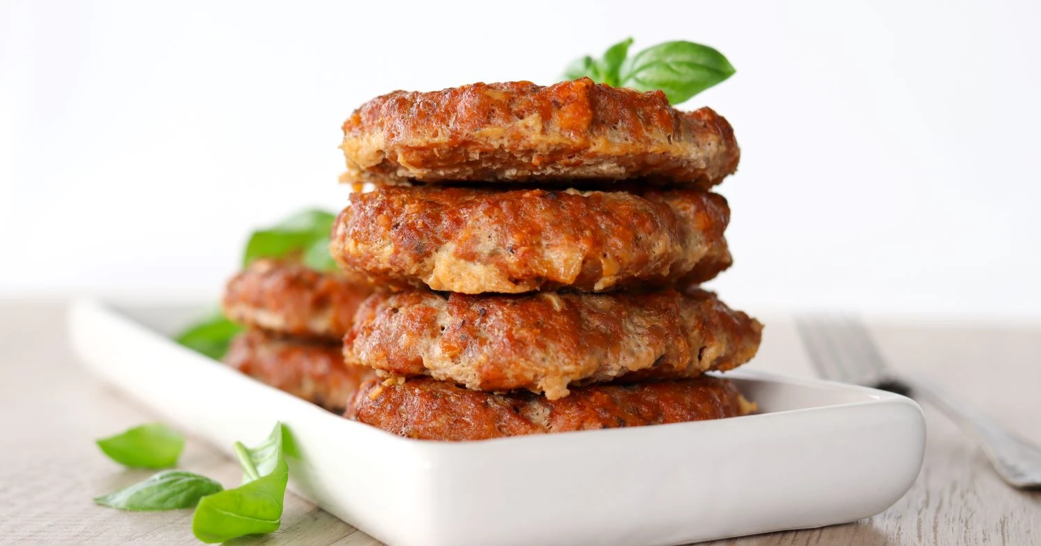 Jauhelihapihvit pinossa uunissa paistamisen jälkeen.