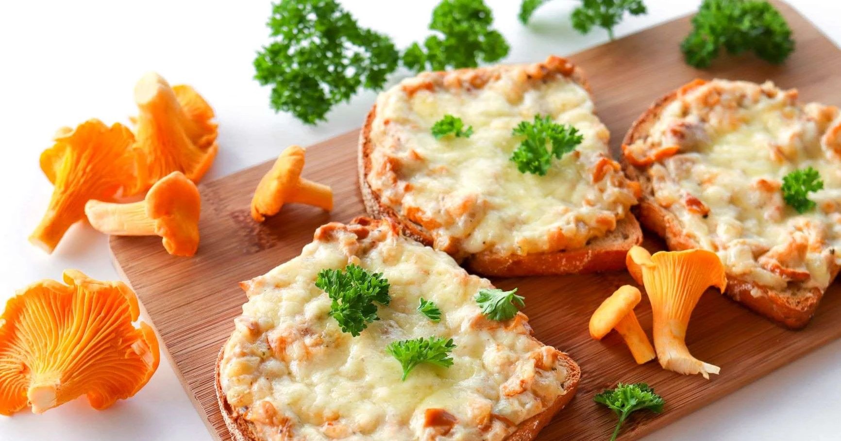 Kantarellileivät ovat syksyistä herkkua.