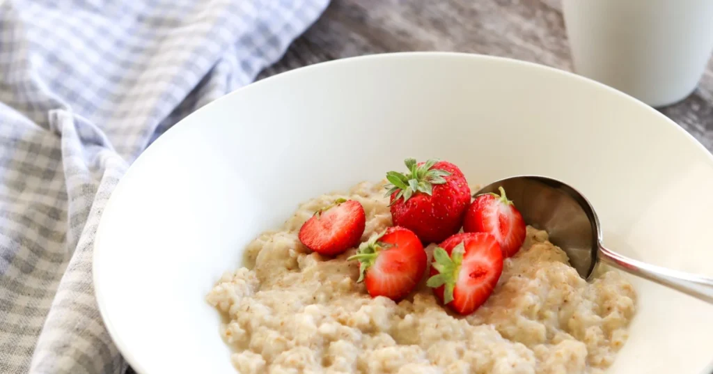 Kaurapuuro yhdelle valmistuu näppärästi mikrossa.