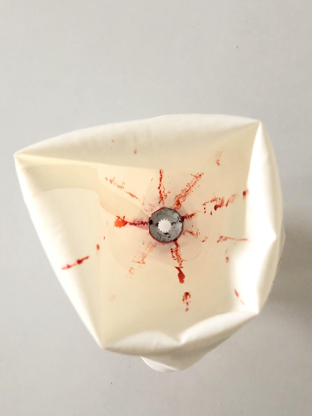 Elintarvikeväriä pursotuspussissa