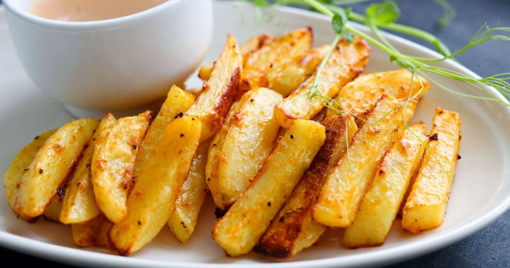 Mausteisia uunissa paistettuja perunoita.