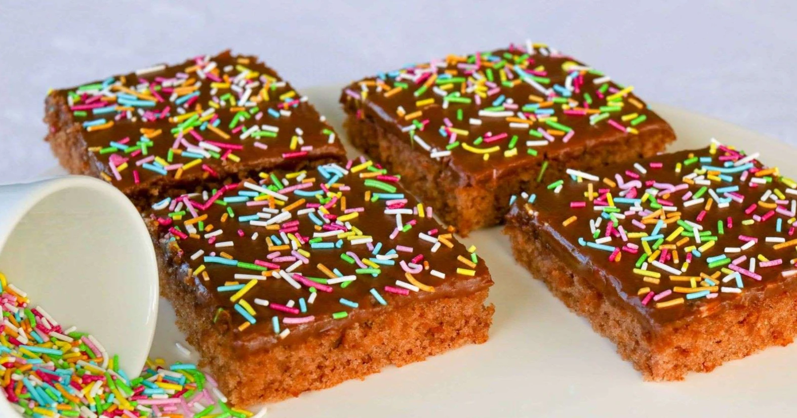 Gluteenittomat mokkapalat ja strösseleitä.