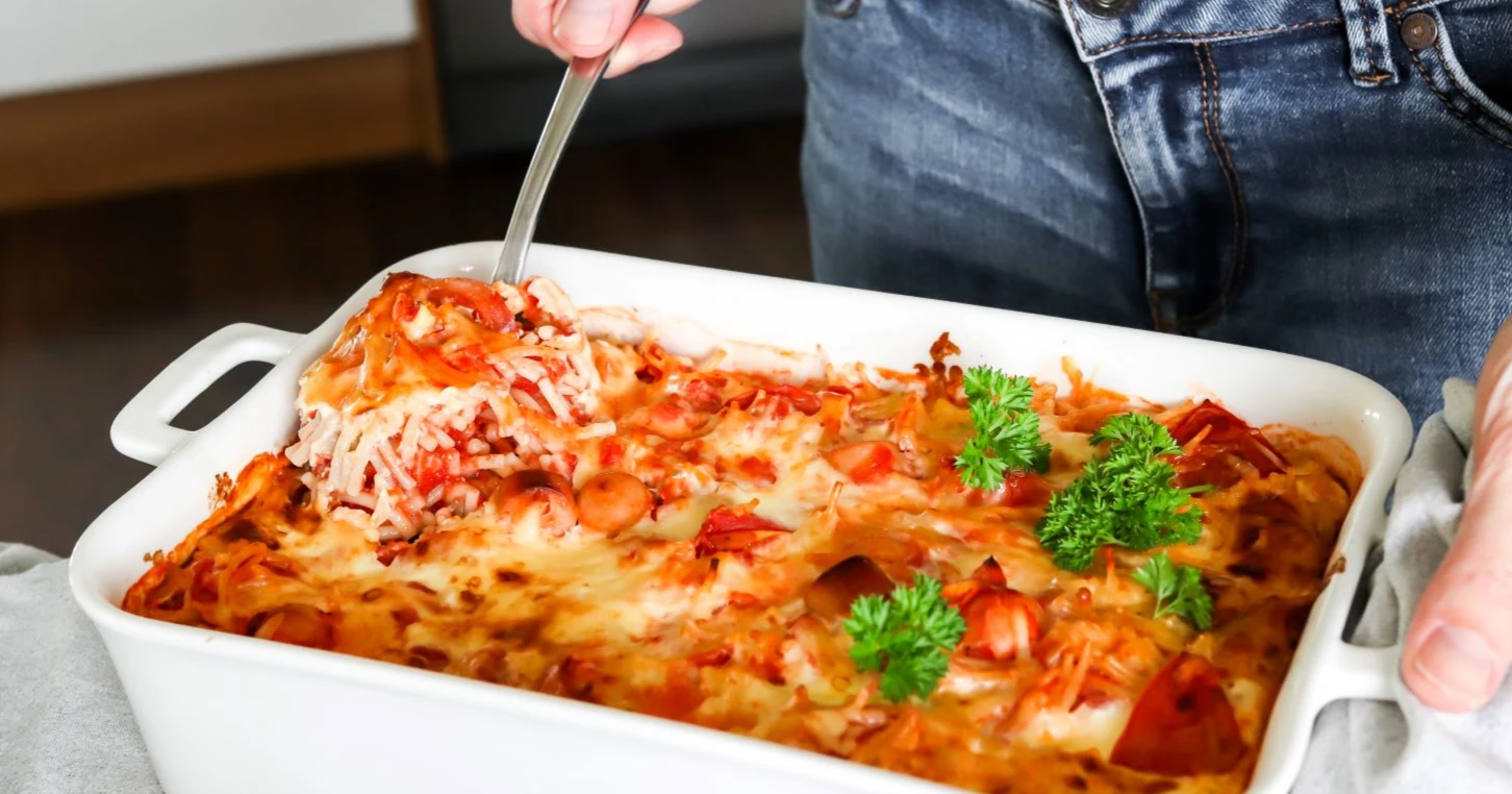 Nakkivuoka uunissa paistamisen jälkeen.