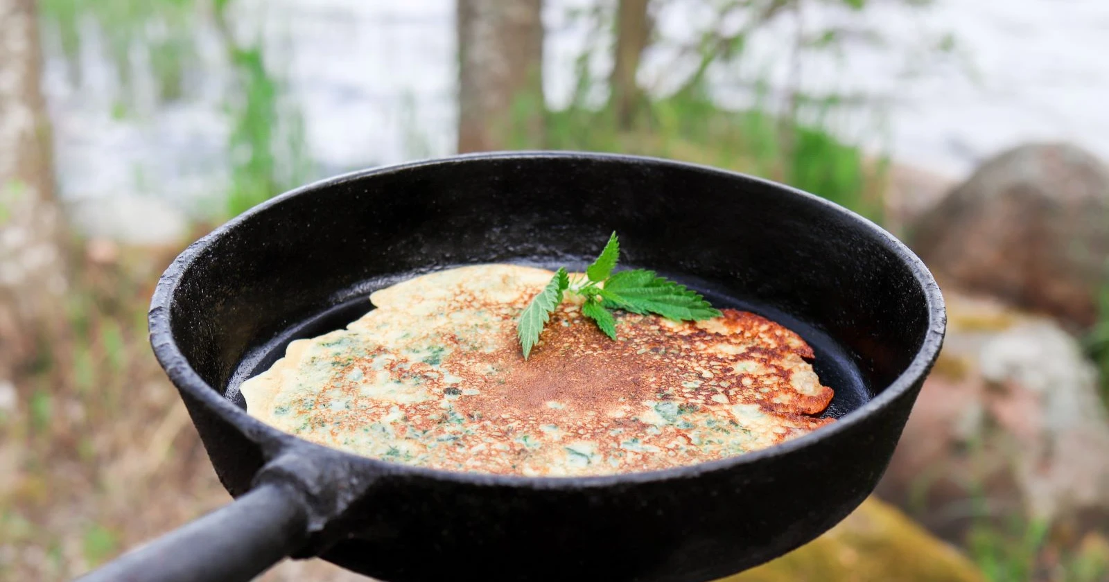 Nokkoslettu valurautapannulla.