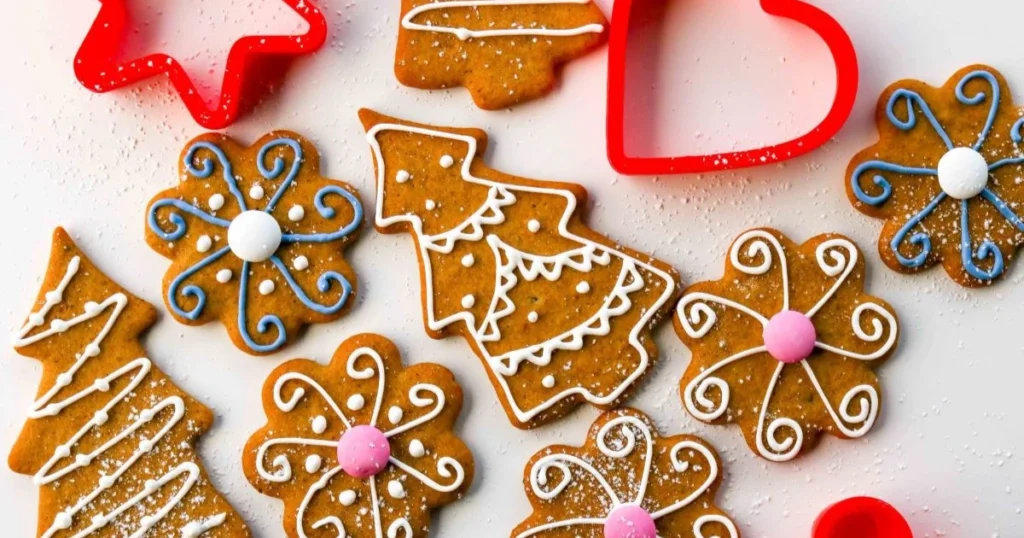 Piparkakut koristelun jälkeen.