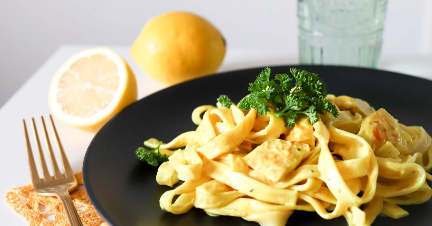 Pollo limonello sitruunan ja tuoreen persiljan kanssa.