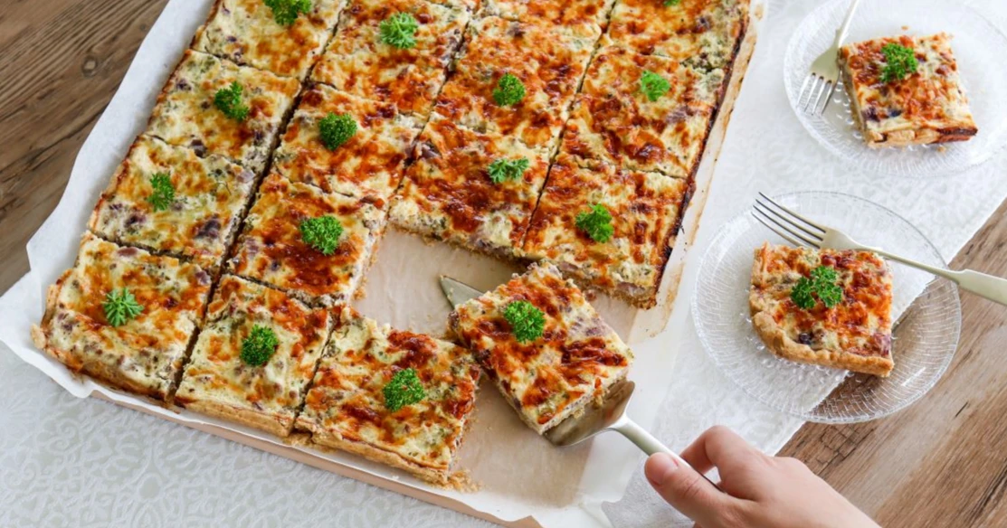 Poropiirakka paloiksi leikattuna.