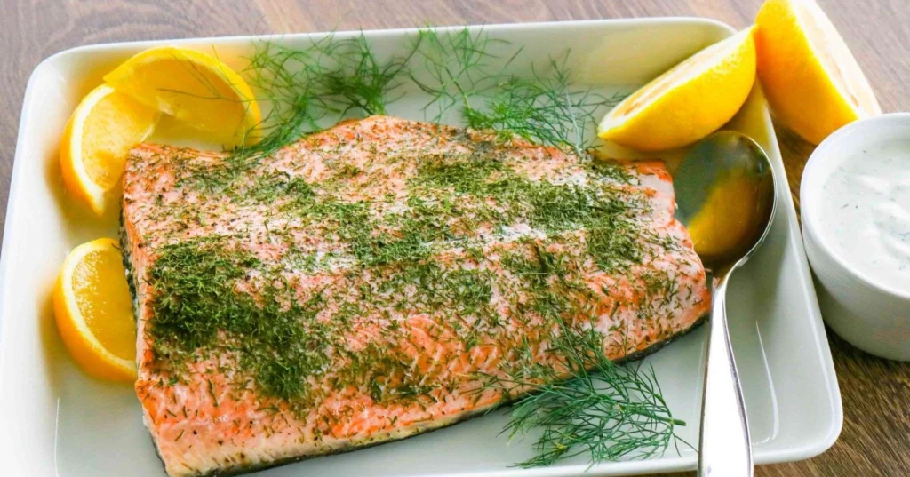 Uunilohi tarjolla ilman kermaa.