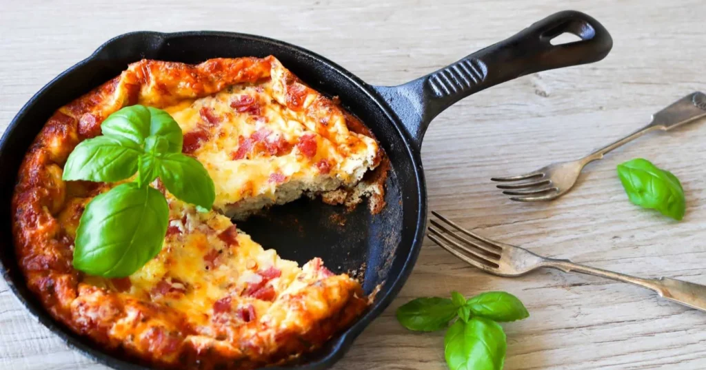 Uunimunakasta valurautapannulla