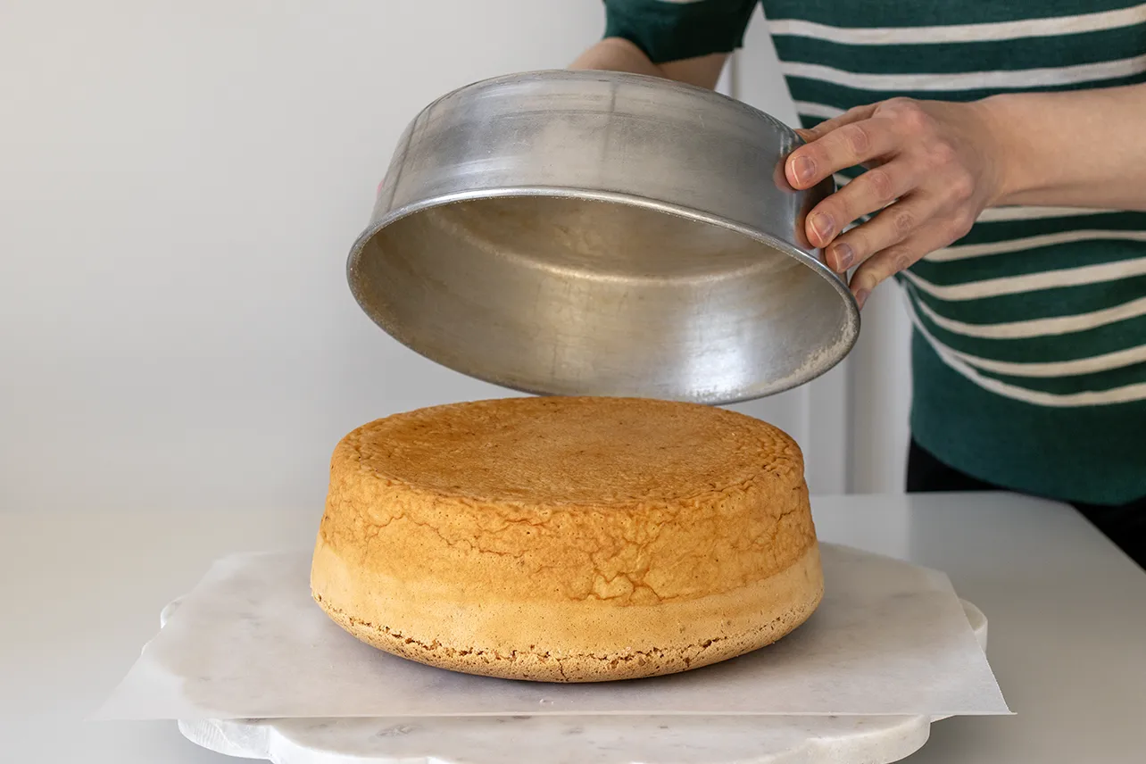 6 munan gluteenittoman kakkupohjan kumoaminen.