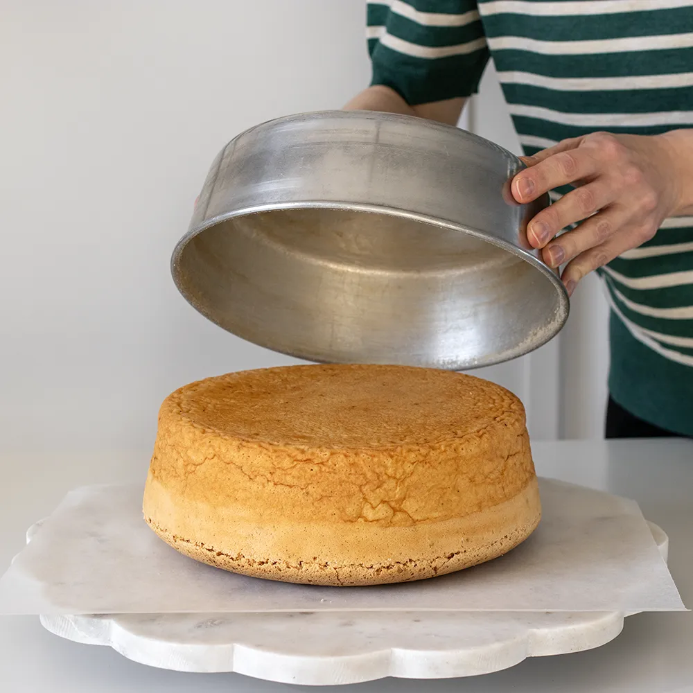 Gluteeniton kakkupohja perunajauhoista kumottuna.