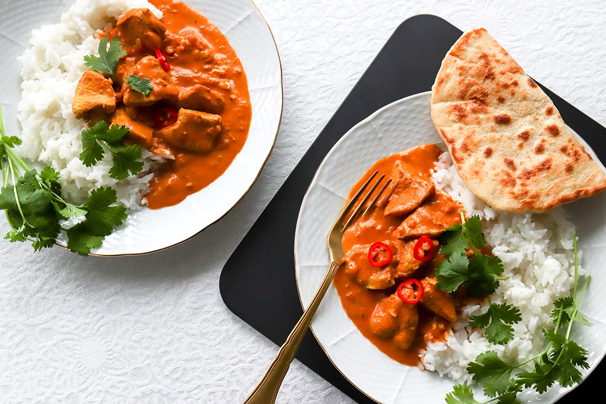 Kanasta tehtyä intialaistyylistä ruokaa.